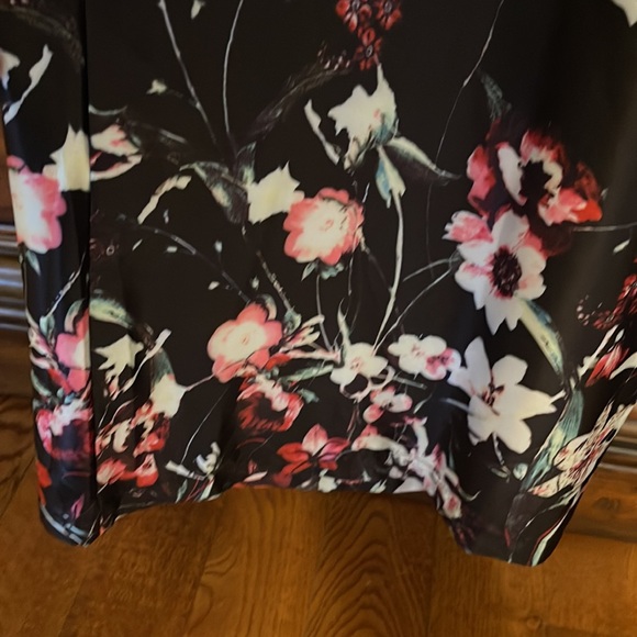 Beautiful Urban outfitters jumpsuit ! Size medium - gently used - Picture 5 of 5